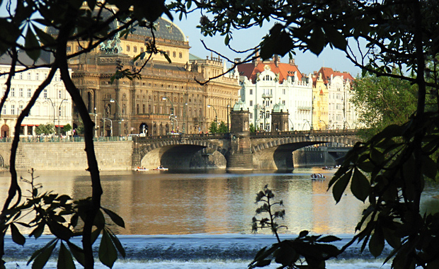 Abb. 3: Modellregion Prag. Blick auf die Moldau und das Nationaltheater